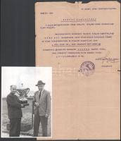 1930-1970 Dóra Pál és Dóra Sándor galamblövőket ábrázoló fotók, 3 db + 1 db kísérő igazolvány