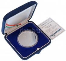 2010. "20 éves az Alkotmánybíróság / A Magyar Köztársaság Alkotmánybírósága 1990-2010" két...