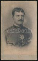 cca 1900 Katona kitüntetéssel, keményhátú fotó, 10,5×6 cm
