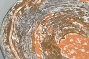 Gorka Lívia (1925-2011): Falitál
Korongozott és kézzel formált samottos kerámia. Öblében színesen f...