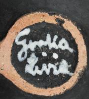 Gorka Lívia (1925-2011): Falitál
Korongozott és kézzel formált samottos kerámia. Öblében színesen f...