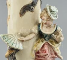 Neorokokó 3 részes kandalló dísz. 1db figurális váza, 2 db figura. Német. Kézzel festett, aranyozott...