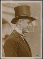 cca 1930 VIII. Eduárd (1894-1972) brit király még walesi hercegként, feliratozott, pecséttel jelzett fotó, 16,5×12 cm / Edward VIII King of the United Kingdom