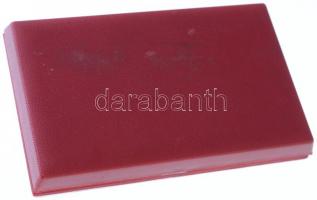 ~1970. "Kiváló Termelőszövetkezeti Dolgozó" aranyozott, műgyantás kitüntető jelvény miniat...