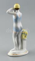 Fürdőző leány, porcelán, jelzés nélkül, kopás nyomokkal, m: 17,5 cm