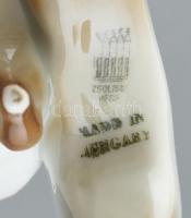 Zsolnay porcelán őzikék, festett, jelzett, restaurált. m: 6 cm