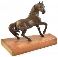 Ló szobor, jelzés nélkül, bronz, javított. talapzattal m: 14,5 cm h: 17 cm