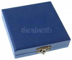 1957. "Kiváló Munkáért" MHSZ (Magyar Honvédelmi Szövetség) zománcozott Br kitüntető jelvén...