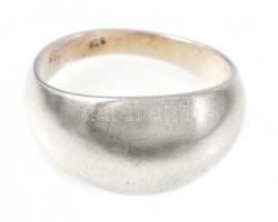 Ezüst(Ag) sima felületű, domború gyűrű, jelzett, méret: 52, nettó: 3,3 g