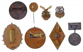 8db-os vegyes katonai jelvénytétel, közte "Honvédelemért, MHSZ Kiváló Munkáért, Turul Repülőszá...