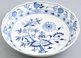 Meissen kerek sültes tál, porcelán, mázalatti kobaltkék hagymavirág mintával, jelzett: kardos Royal Meissen, hibátlan, d: 27,5 cm