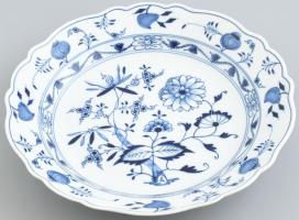 Meissen kerek sültes tál, porcelán, mázalatti kobaltkék hagymavirág mintával, jelzett: kardos Royal Meissen, hibátlan, d: 31 cm