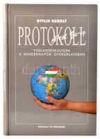 Ottlik Károly: Protokoll A-tól Zs-ig. Viselkedéskultúra a mindennapok gyakorlatában. Az etikett fogalmainak, kellékeinek, helyzeteinek és szokásainak színes világtörténete. Budapest, 1997, Protokoll '96 Kft. Kiadói kartonált papírkötés. Jó állapotban.