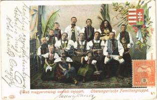 1902 Felső-magyarországi családi csoport / Oberungarische Familiengruppe / Upper Hungarian (Slovak) folklore, traditional costumes, family, coat of arms (EB)