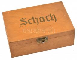Sakk-figura készlet, 'Schach' feliratú fadobozban, teljes, de egy-két figurán kis sérüléss...