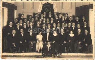 1933 Csíkszereda, Miercurea Ciuc; Dal- és Zeneegylet zenekar és dalárda tagjai a március 4. és 5-i hangversenyen / music band and choir. photo (lyukak / pinholes)