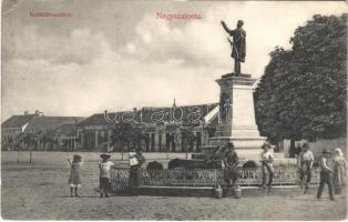1910 Nagyszalonta, Salonta; Kossuth szobor, Szilágyis és társa üzlete / statue, shop (EK)