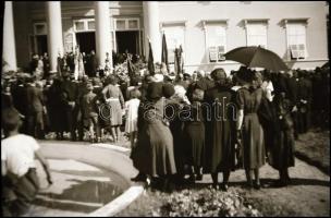 cca 1940-1945 Katonatiszt temetése, 3 db fotónegatív, 6×9 cm