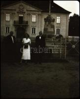 cca 1930-1940 Országzászlók talapzata, 2 db fotónegatív, 6×9 és 5×6 cm