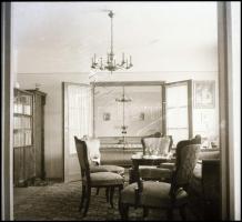 cca 1930 Régi lakásbelsők, 4 db fotónegatív, 6×6 cm