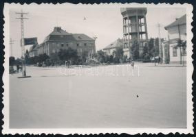 cca 1940 Szolnok, országzászló és víztorony, 1 db fotónegatív + fotó, 6×8 cm