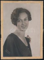 cca 1920-1930 Fiatal lány portréja, kartonra ragasztott fotó Ács Dusi budapesti műterméből, 22,5×16 cm