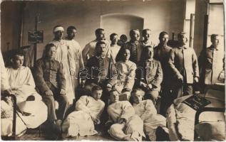 1916 Regensburg, Lazarett / WWI German military hospital, group of injured soldiers. photo