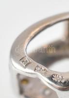 14k arany (Au) fehérarany fényképtartó nyitható medál 52 db apró brillel ékítve. jelzett 4,79 g, 2,7...