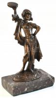Jelzés nélkül: Táncos lány csörgődobbal. Bronz szobor, márvány talapzaton 22 cm