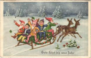 Gute Fahrt ins neue Jahr! / New Year greeting art postcard, dwarves and children with deer sleigh, horseshoe, clovers and mushroom. ERIKA Nr. 6202. (EB)