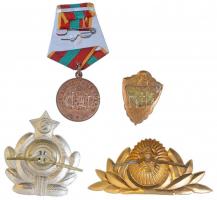 Szovjetunió 4db-os sapkajelvény és kitüntetés tétel, közte: 1945. "Bátor Munkáért az 1941-1945-...
