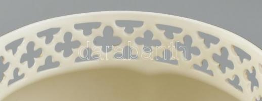 Zsolnay virág mintás áttört kaspó. Kézzel festett, jelzett (Halászné), hibátlan. d:19 cm, m:17 cm