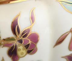 Zsolnay virág mintás áttört kaspó. Kézzel festett, jelzett (Halászné), hibátlan. d:19 cm, m:17 cm