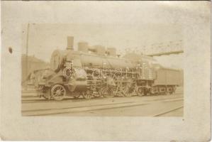 A Magyar Királyi Államvasutak (MÁV) gőzmozdonya / Hungarian State Railways locomotive. photo (vágott / cut)