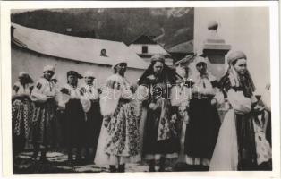 Torockói népviselet, erdélyi folklór / Transylvanian folklore from Rimetea, ladies