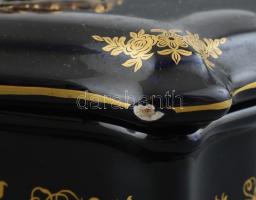 Limoges porcelán doboz, Aranyozott, kék festéssel. Fém rátéttel a tetején. Jelzett, minimális kopáss...