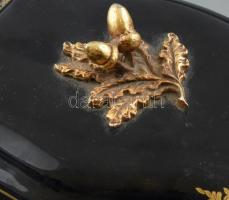 Limoges porcelán doboz, Aranyozott, kék festéssel. Fém rátéttel a tetején. Jelzett, minimális kopáss...