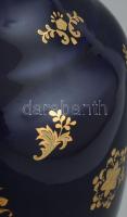 Limoges porcelán váza, Aranyozott, kék festéssel. Jelzett, minimális kopással m: 24,5 cm