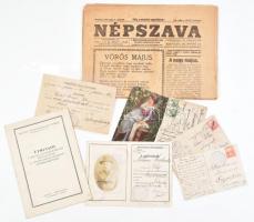 1919 Vegyes papírrégiség tétel, 8 db klf kiadvány, 2 db Népszava, 4 db képeslap, stb.