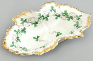 Herendi petrezselyemmintás porcelán leveles tálka, kézzel festett, jelzett, kis kopással és lepattanással, 15×9 cm