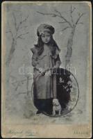 cca 1900 Kislány kutyával, fotómontázs Klapok Alajos aradi műterméből, sérült, 16,5×10,5 cm
