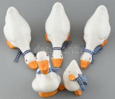 5 db fajansz kacsa, apró kopásokkal. m: 12,5 és 20 cm között