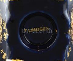 Limoges asztali doboz, fedő nélkül. Jelzett. Aranyozott, kék festéssel. Apró kopással. m: 16cm