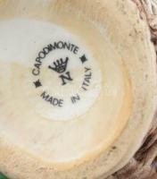 Capodimonte kosaras virágcsokor, festett porcelán, jelzett. Sérült. m:14cm