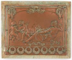 Antik historizáló vörösréz falikép puttókkal, fa táblára rögzítve, kopásnyomokkal, 13,5x16,5 cm