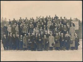 cca 1930 Csoportkép katonákkal, püspökökkel 24x17 cm