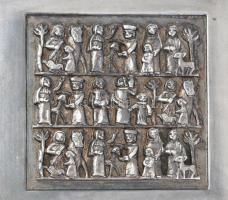 Tevan Margit (1901-1978): Nagy méretű kártyadoboz relieffel.Jelzett réz., fa betéttel 21x22x6 cm