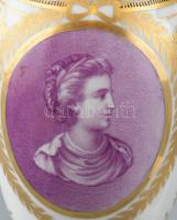 Alt Wien urna váza pár. XIX. sz. Bécs, historizáló stílus. Kézzel festett, jelzett, egyik javított, ...