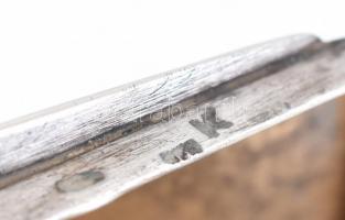 Ezüst(Ag) tubákos szelence "Helf Gott" felirattal, jelzett, 8×4 cm, nettó: 47,55 g