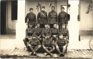 Magyar katonák csoportja / Hungarian military, group of soldiers. photo